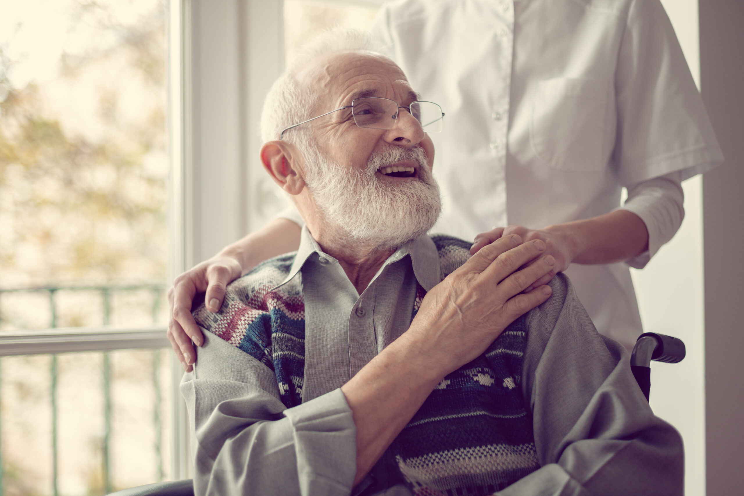 An image representing an older man in the mild cognitive decline stage of dementia