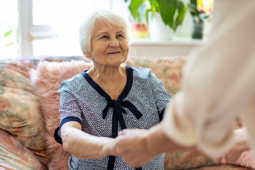 An image representing the lifestyle in an assisted living community in Maryland