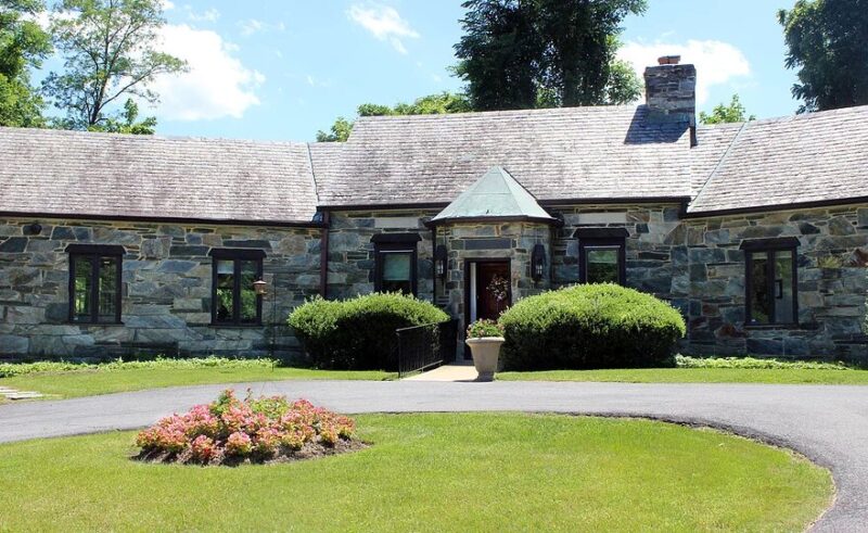 Cedar Glen outside