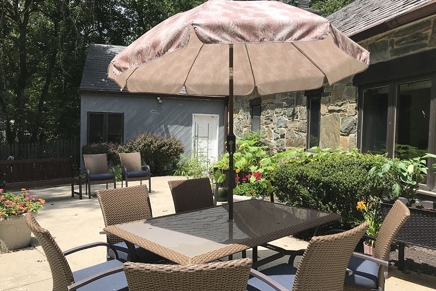 Planned social activities 7 days a week, such as card games or art lessons