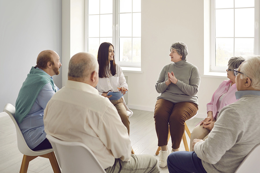 Supportive family caregiver support group discussing dementia care and emotional well-being.